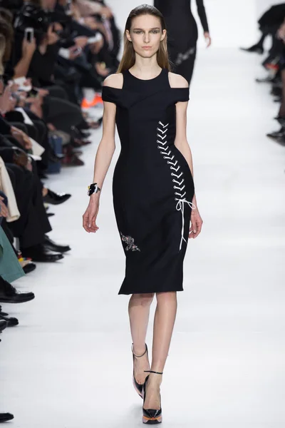 Look 28
